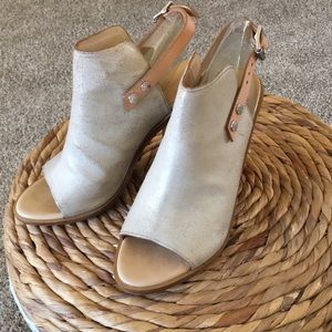 rag & bone shoes. Wyatt style. Tan leather with metallic shimmer. Size 37/US 7.